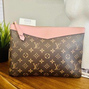 LV Louis Vuitton Daily Pouch